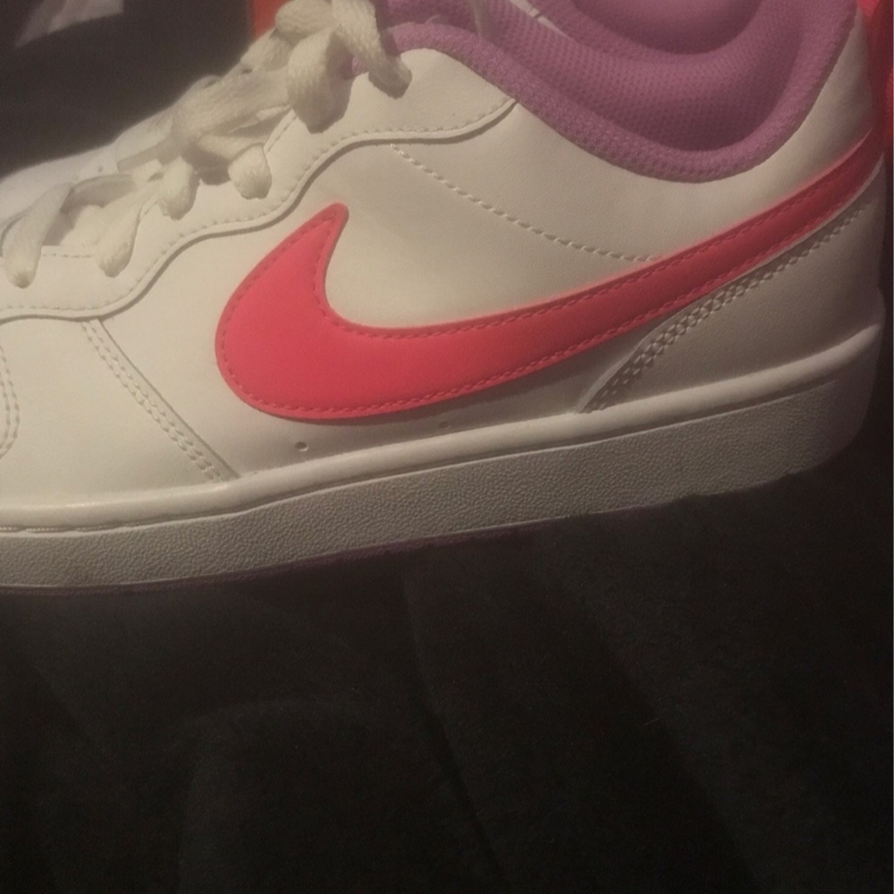 Nike shoes - Picture 7 of 8